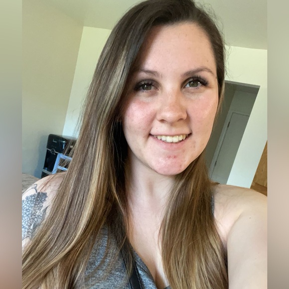 Meet your Posher, Alyssa - Picture 1 of 1